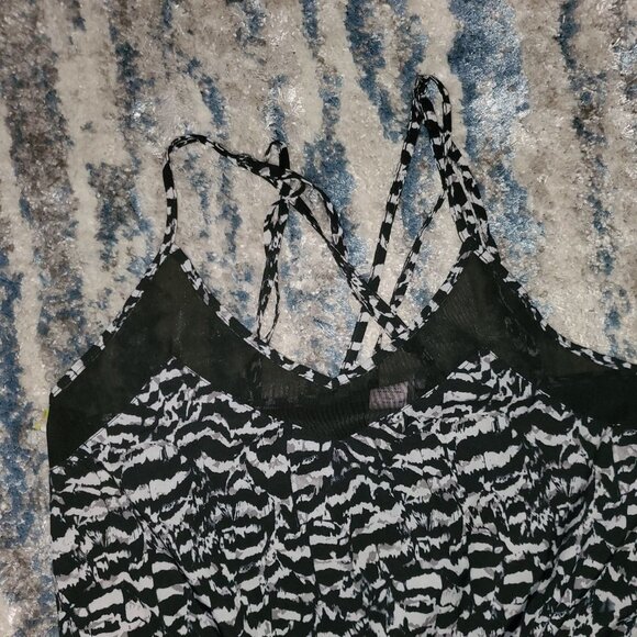 FABLETICS Dash Black White Sandstorm  || Small || GUC - Picture 4 of 15